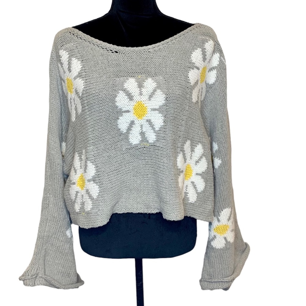 Storia Daisy Girl Cropped Sweater Bell Sleeves Gray White Yellow Size Medium - Picture 3 of 16